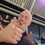 [086]